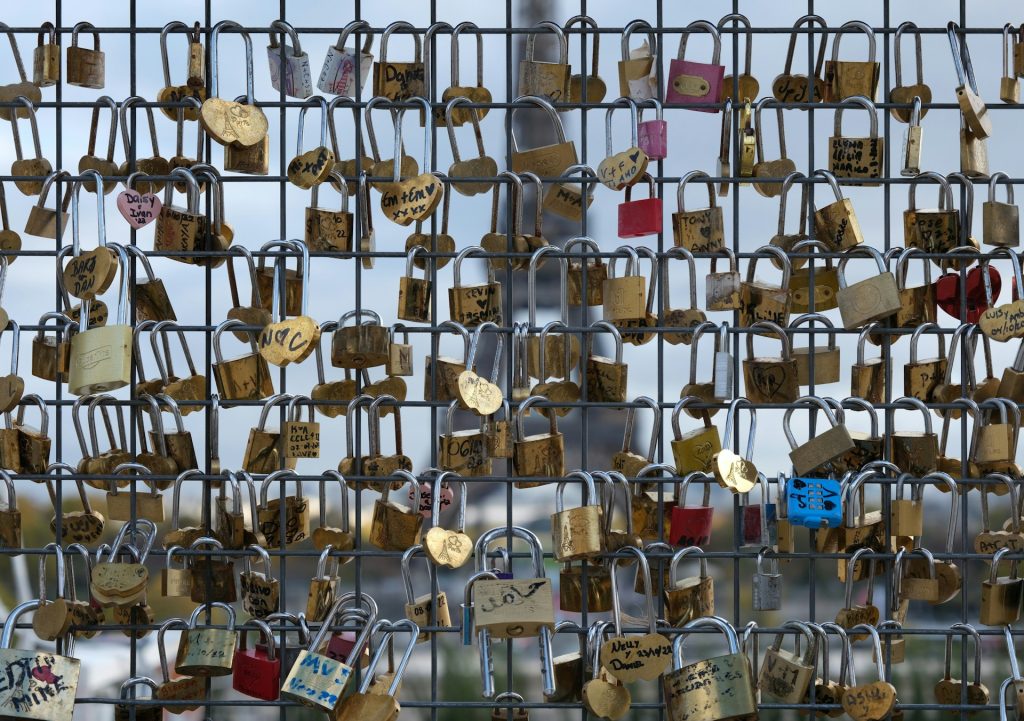 Love Locks in Paris: Best guide to romantic spots and modern traditions