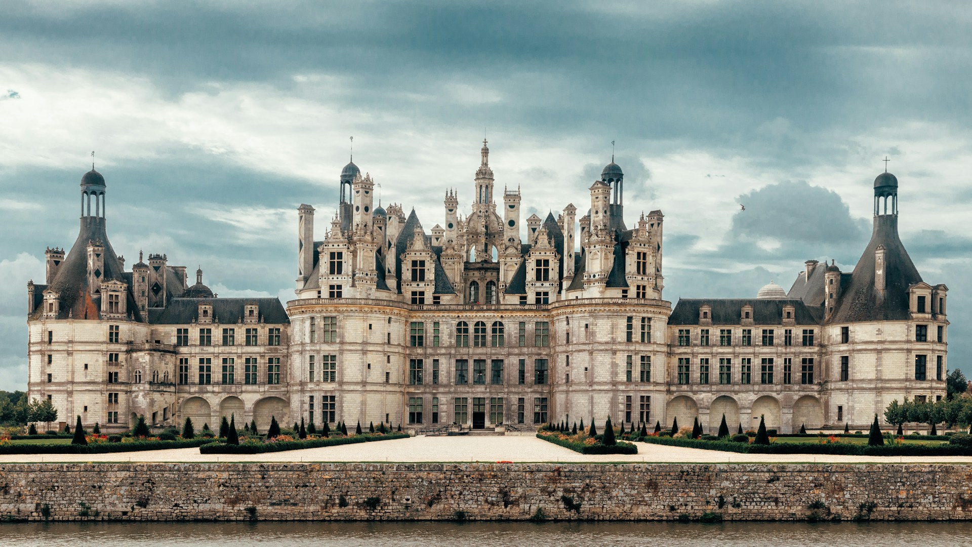 Magnificent 19th C. Chateau For Sale In In écouflant, Pays De La Loire, France F
